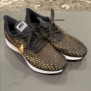 NWOT Nike Air Zoom Pegasus ‘Metallic Gold’ - size 10